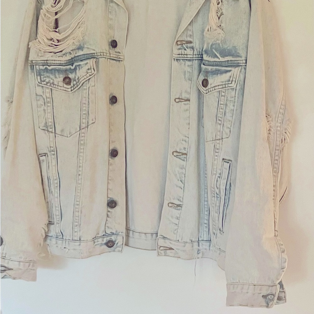 Carmar over sized light denim jean  ripped jacket sz large
